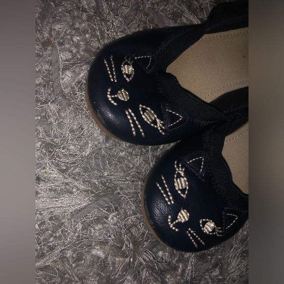 GAP CAT FLATS - Picture 2 of 2